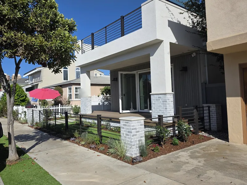 Finished modern fence and roof-deck railing
