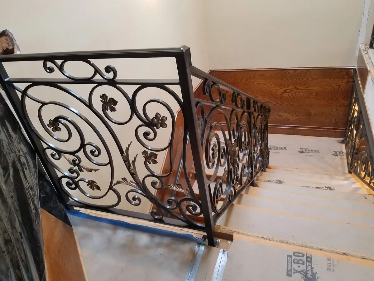 Scroll-and-leaf landing rail